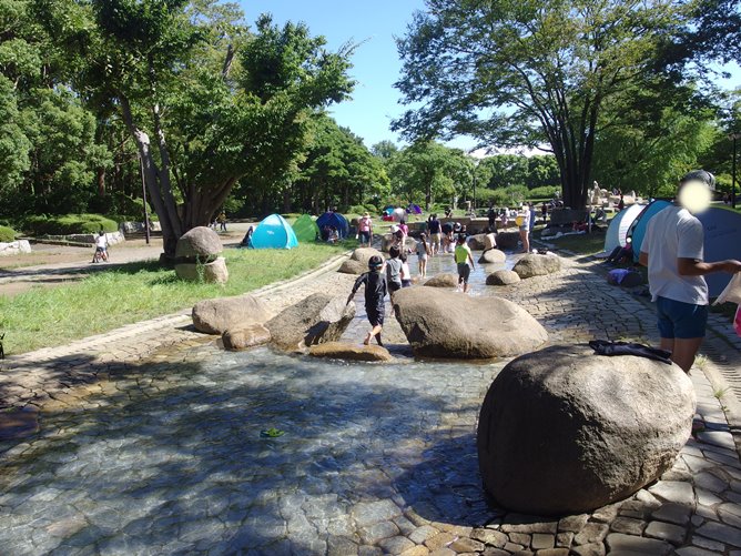 平塚市総合公園はプールに水遊び、動物園や滑り台など1日中遊べる最高の遊び場