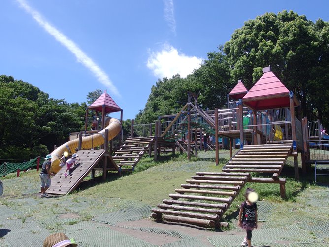 平塚市総合公園はプールに水遊び、動物園や滑り台など1日中遊べる最高の遊び場